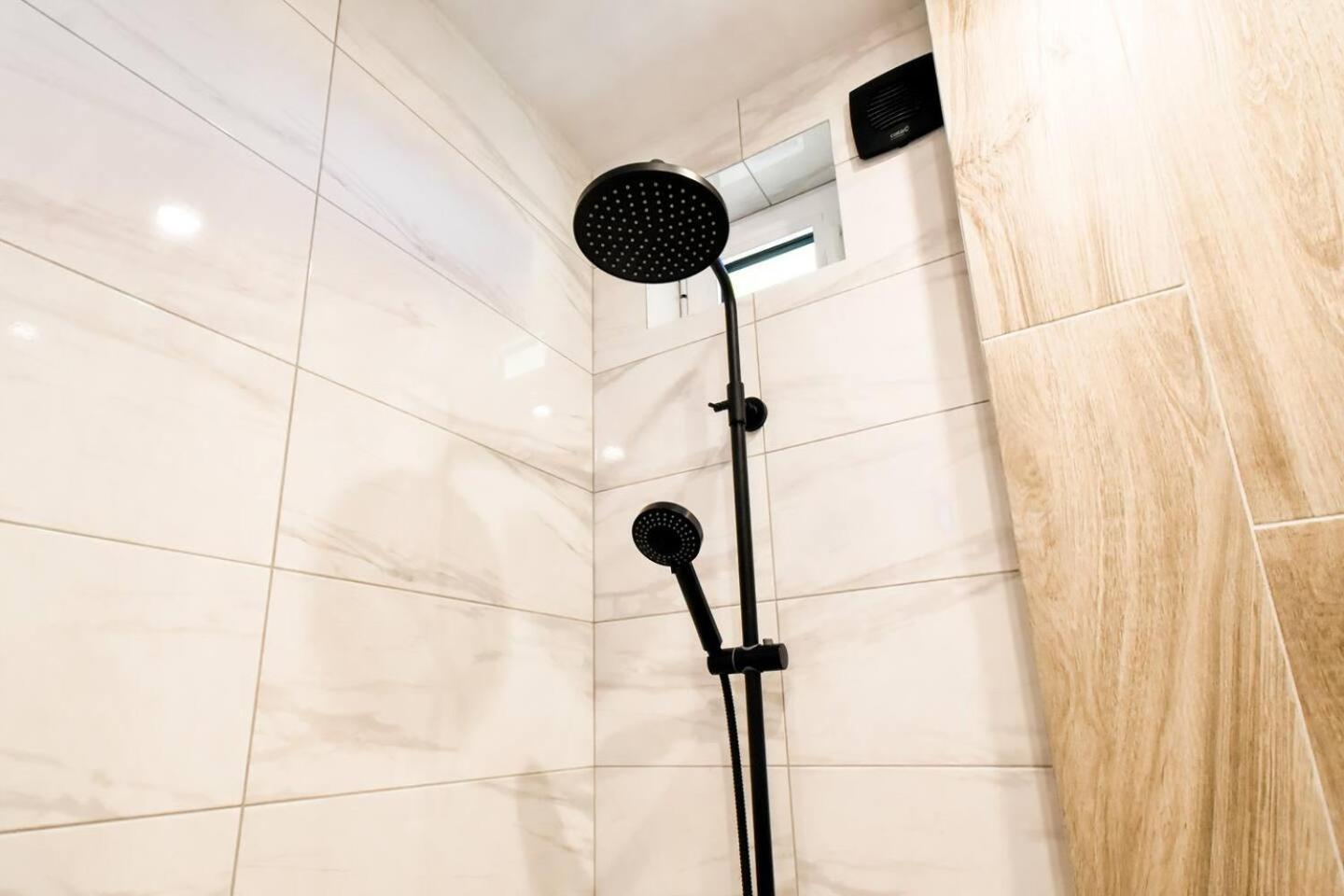 Апартамент Main Street Area Metro Washer&dryer View София